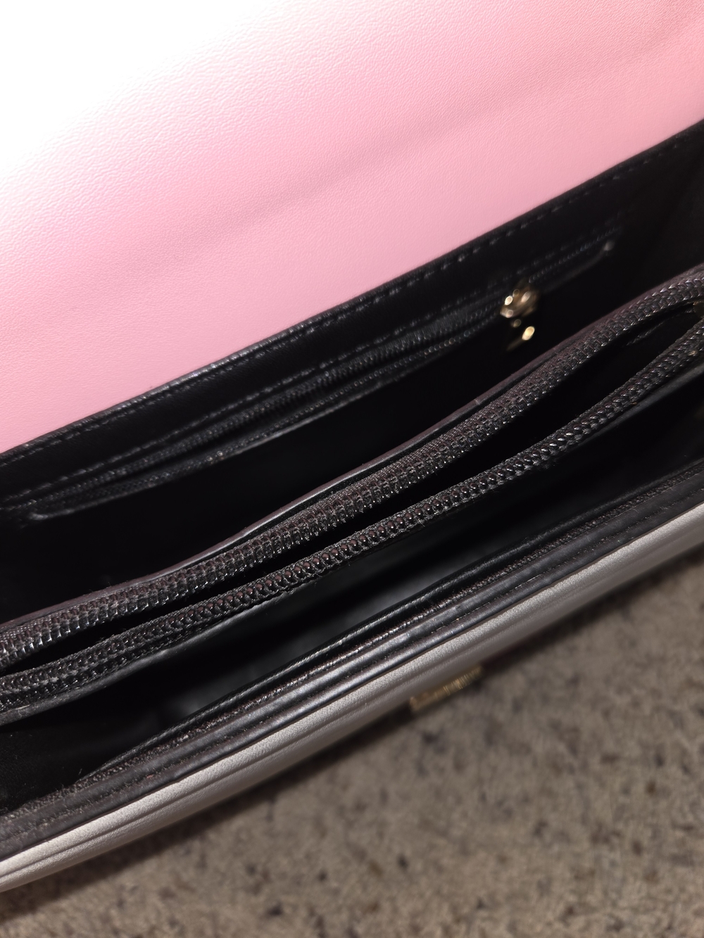 Keri Jeweled Bee Crossbody bag featuring a color-block design and a gold chain - Picture 8 of 10